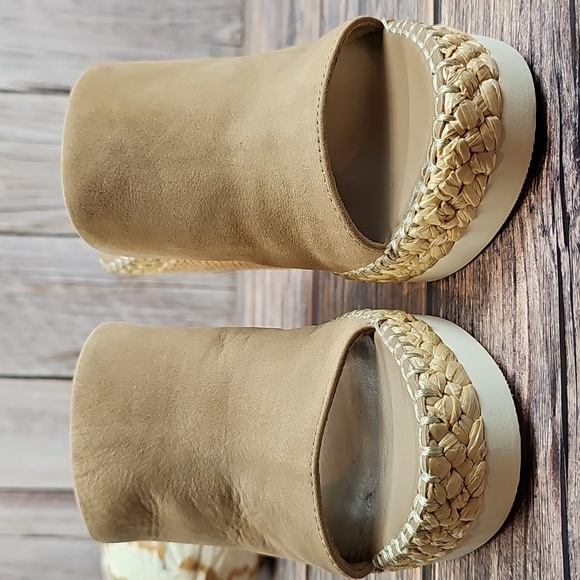 NIB VINCE CAMUTO BRISSIA TORTILLA SILKY NUBUCK PLATFORM WEDGE MULES - Picture 2 of 12